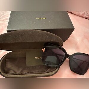 Elegant Black Sunglasses
